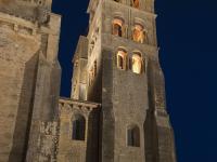 Večerní věž baziliky Sacré - Coeur v Paray le Monial